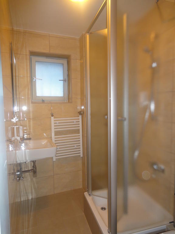 Hotel Metropol Дюселдорф Стая снимка