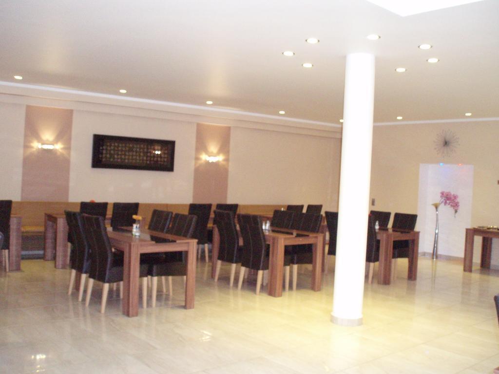 Hotel Metropol Дюселдорф Екстериор снимка